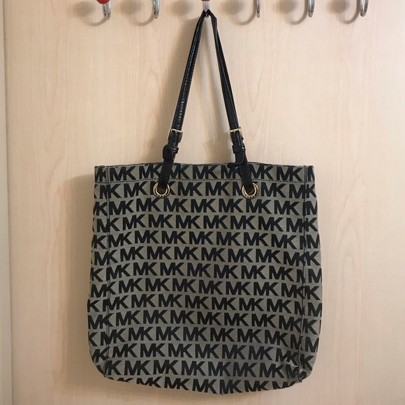 Michael Kors Handbags - Michael Kors Jet Set MK Signature logo tote